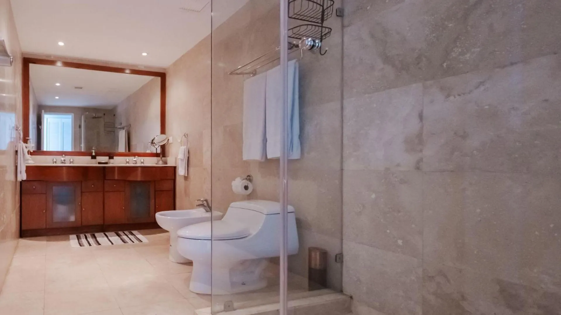 Beachfront - Ocean Extravaganza 3Br Condo - E121 شاطئ بالم 0*,