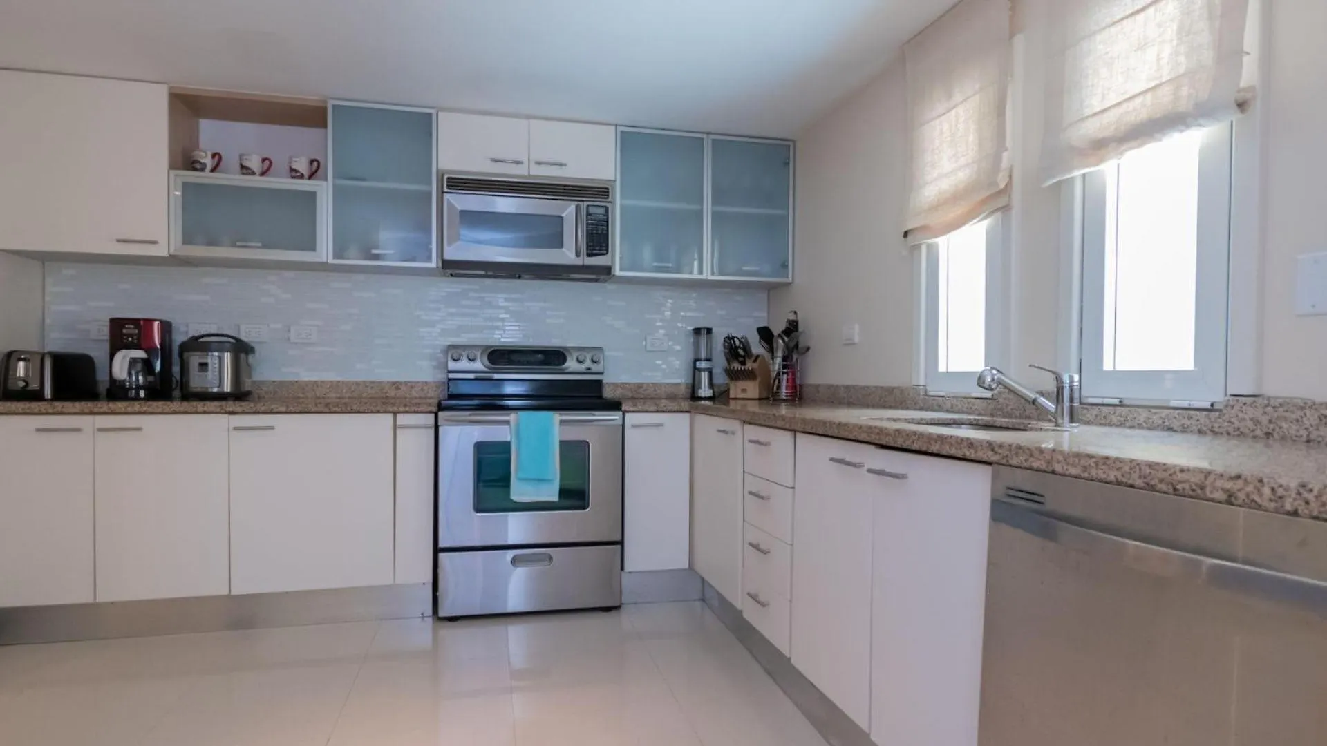 Beachfront - Ocean Extravaganza 3Br Condo - E121 شاطئ بالم 0*,