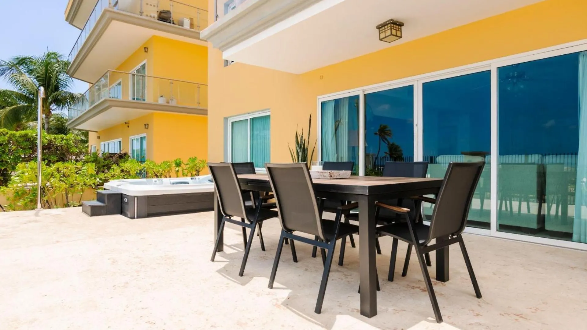 بيت للعطل Beachfront - Ocean Extravaganza 3Br Condo - E121 شاطئ بالم