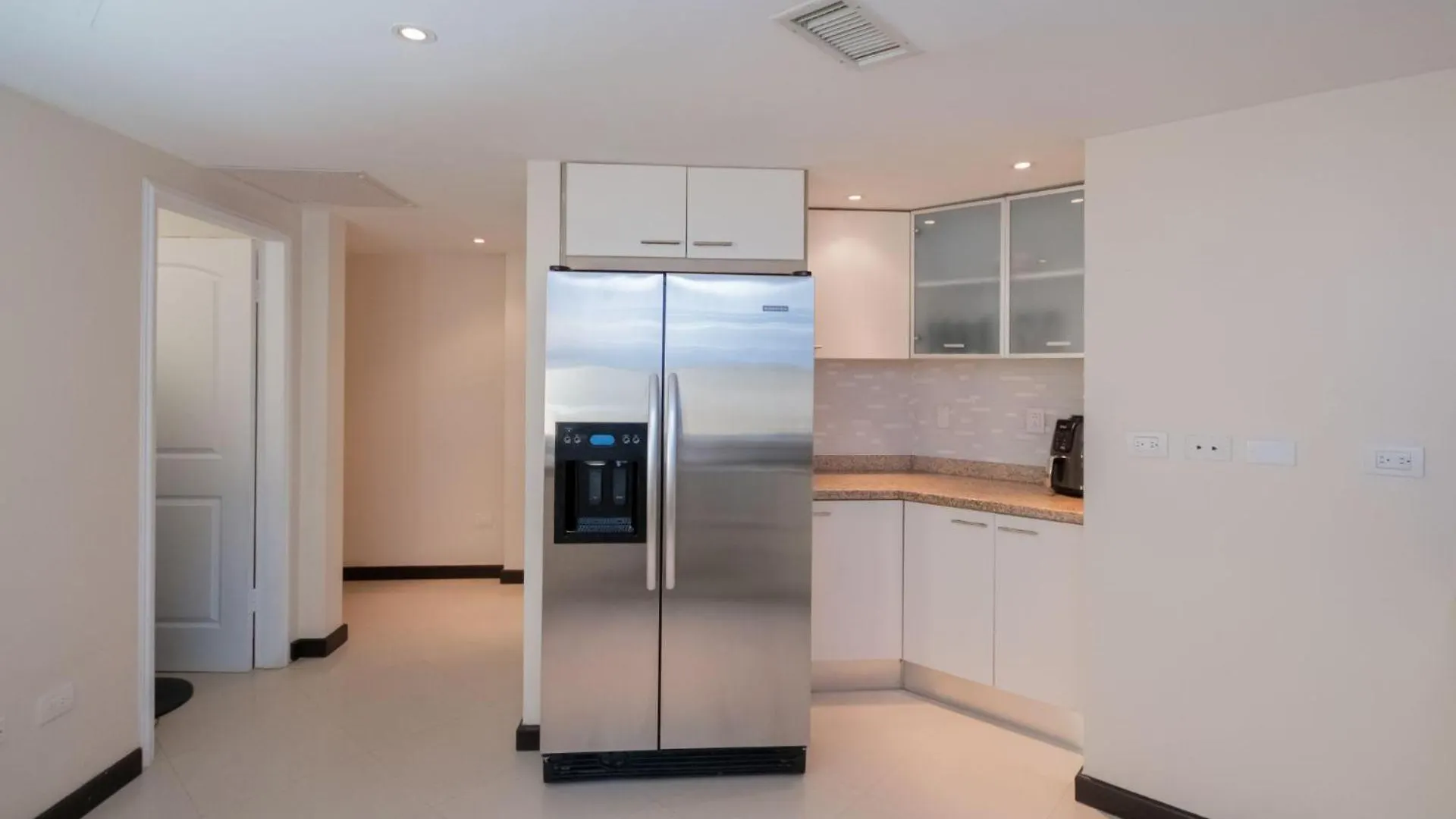 Дом отдыха Beachfront - Ocean Extravaganza 3Br Condo - E121 Палм Бич